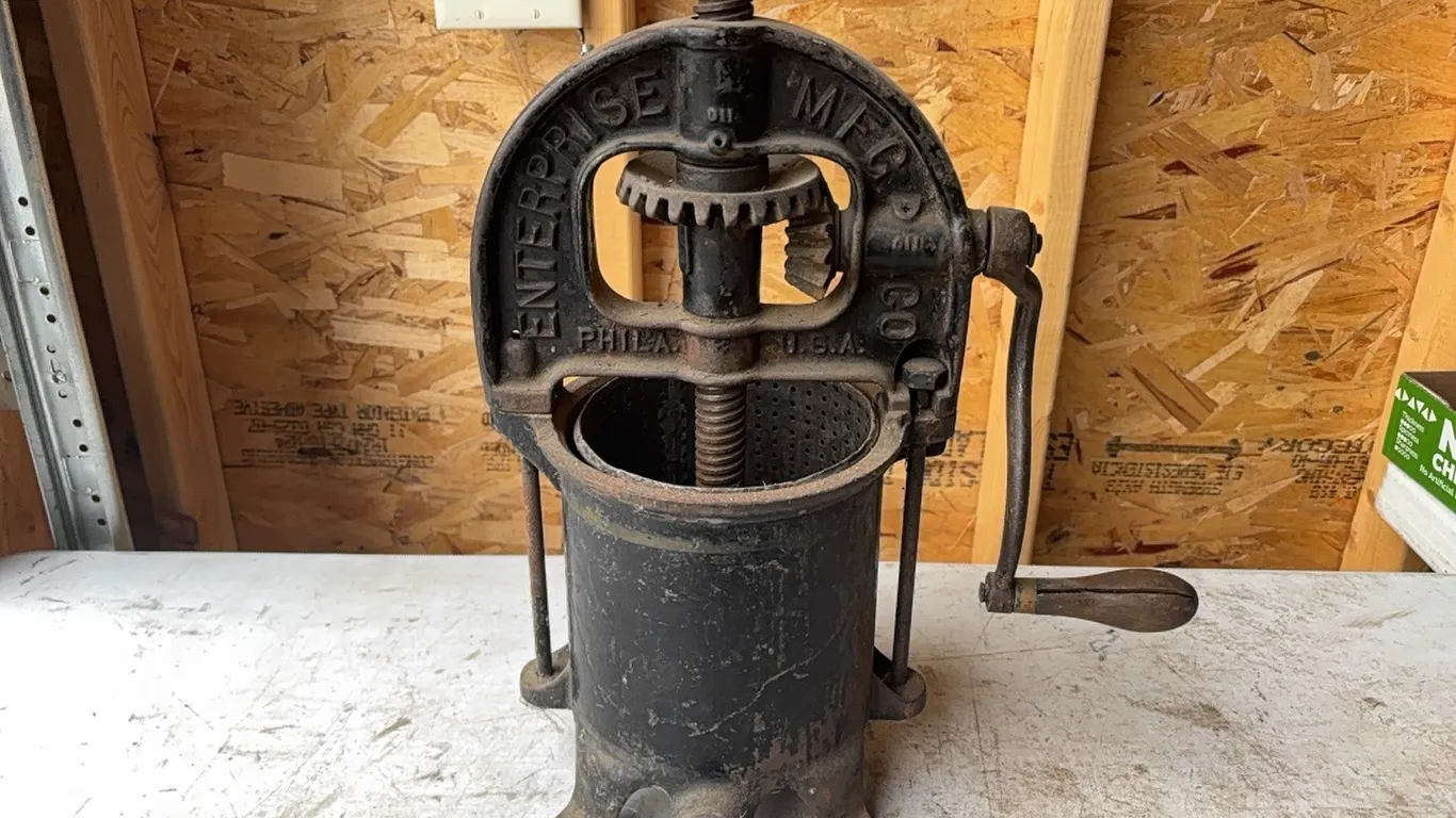 Sausage stuffer