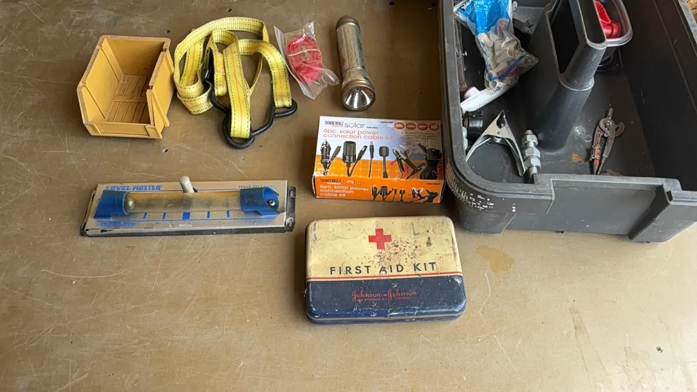 Rachet straps, trailer level, power connection kit, and misc items