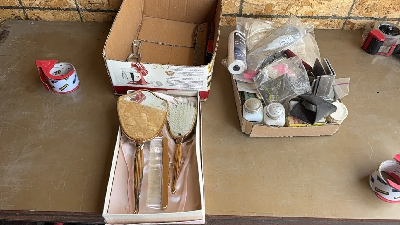 Vanity set, spice shakers, and misc