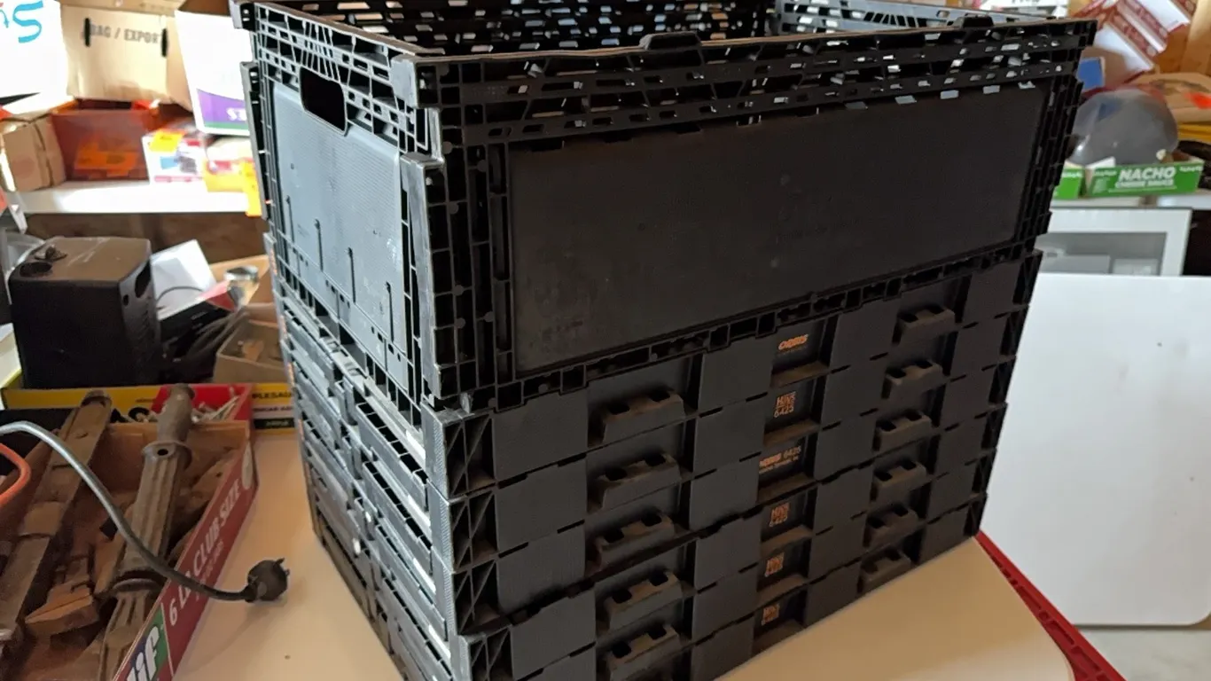 6 collapsing crates