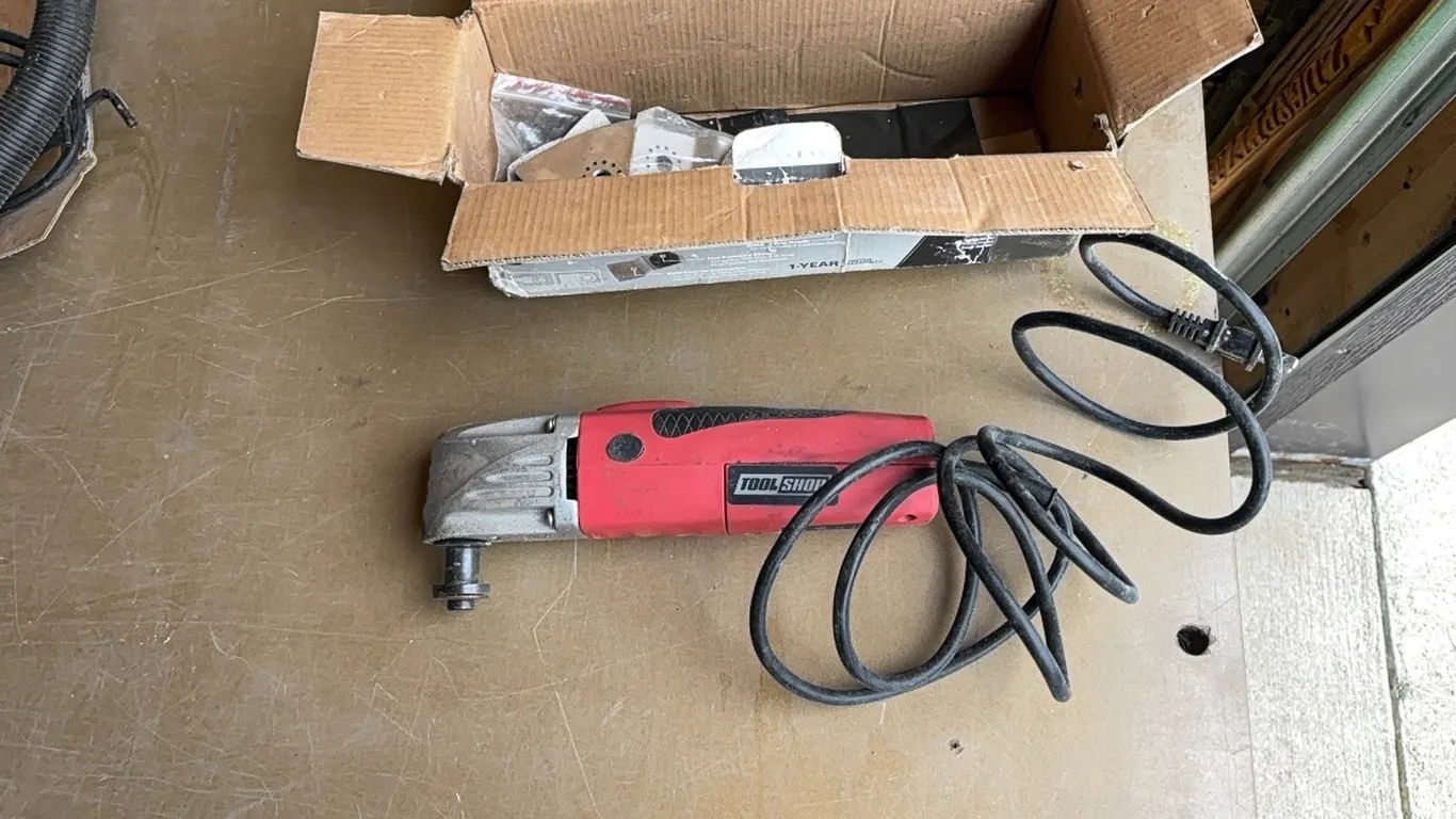 Oscillating tool