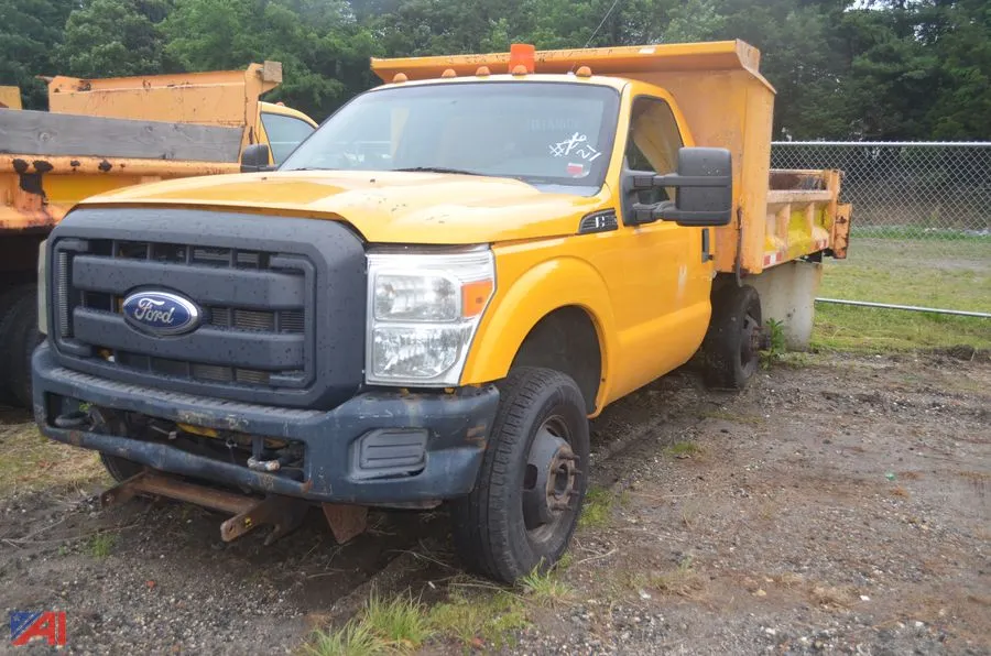 2011 Ford F350 Super Duty Dump Truck