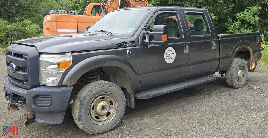 2016 Ford F-250 Super Duty Pickup Truck with Plow
