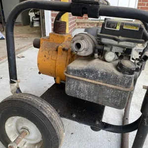 Teel gas-powered, self-priming centrifugal dewatering pump