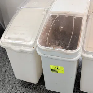 Baker's Mark 176BIN21GL poly ingredient bin with cover. Features white poly body construction with a clear flip-top lid. 12"W. NSF certified.