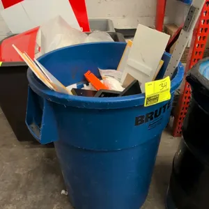 Rubbermaid BRUTE 2643 44-gallon portable waste container. Features blue polyethylene construction and integrated side handles. Mounted on a rolling ca