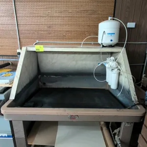 Brown Mfg. 1710 screen printing washout booth. Features reverse osmosis water filtration system with Puroflo filter assembly, RO-132 water storage tan