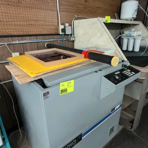 Amergraph Magnum 283 SE commercial exposure unit platemaker. Features LIS-10 light integrator, 3 kW exposure system, and vacuum gauge with regulator. 