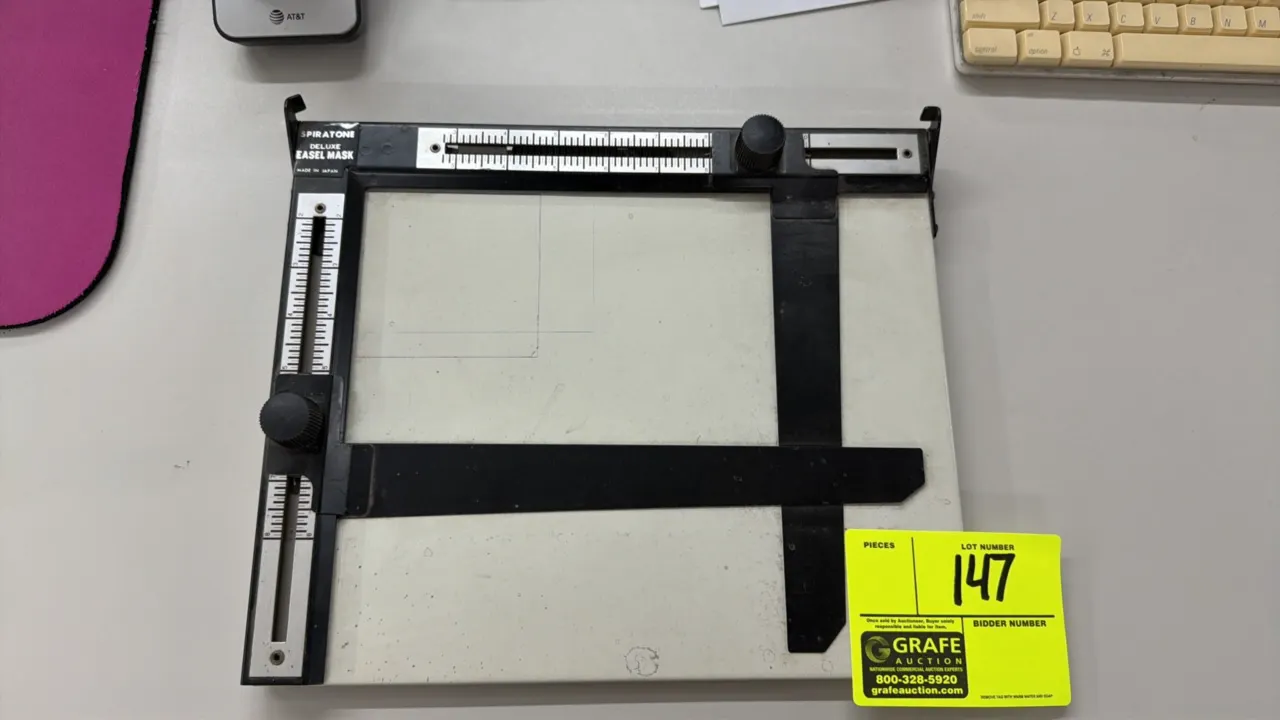Spiratone Deluxe Easel Mask darkroom enlarging easel. Features 2-blade adjustable masking with measurement ruler scales and locking adjustment knobs.
