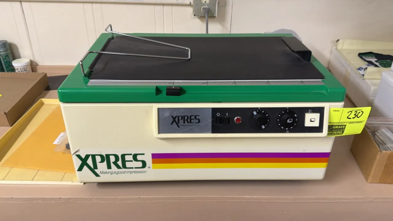 Xpres tabletop vinyl scanning and printing machine. Designed for 11" x 17" media. Features analog dial controls, power switch, and indicator light. El