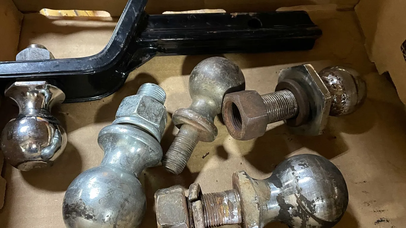 1 to 1-1/4" Ball Mount (PR13)