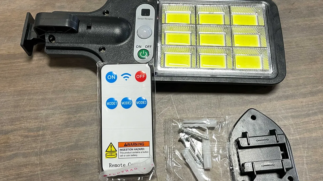 Solar Powered Street Lamp (CW)