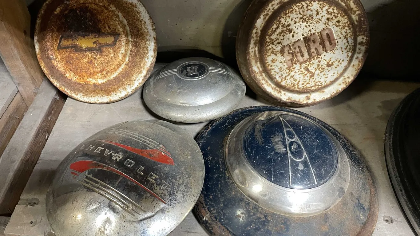 Miscellaneous Vintage Hubcaps (PRLD)