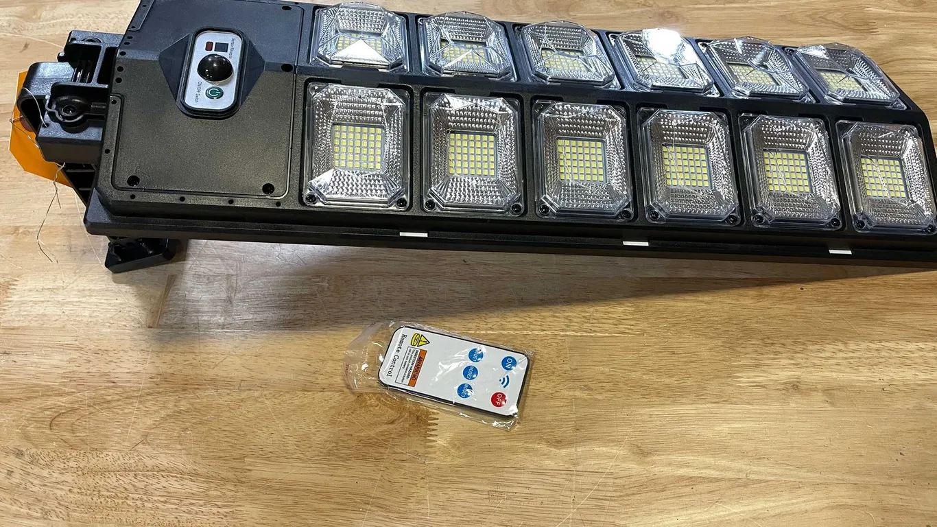 LED Parking Lot/ Yard Light (PR13)