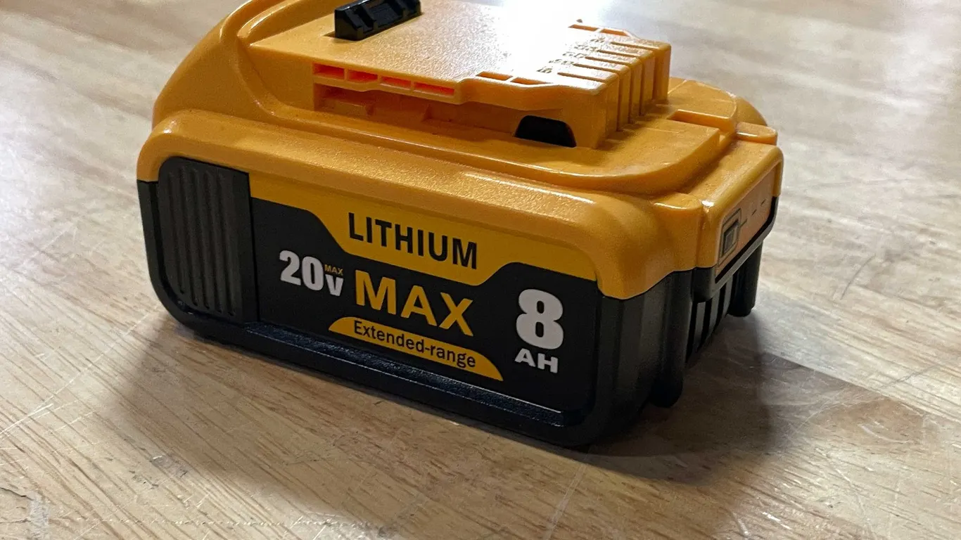 (1) 20 Volt Dewalt Compatible Battery (PR13)