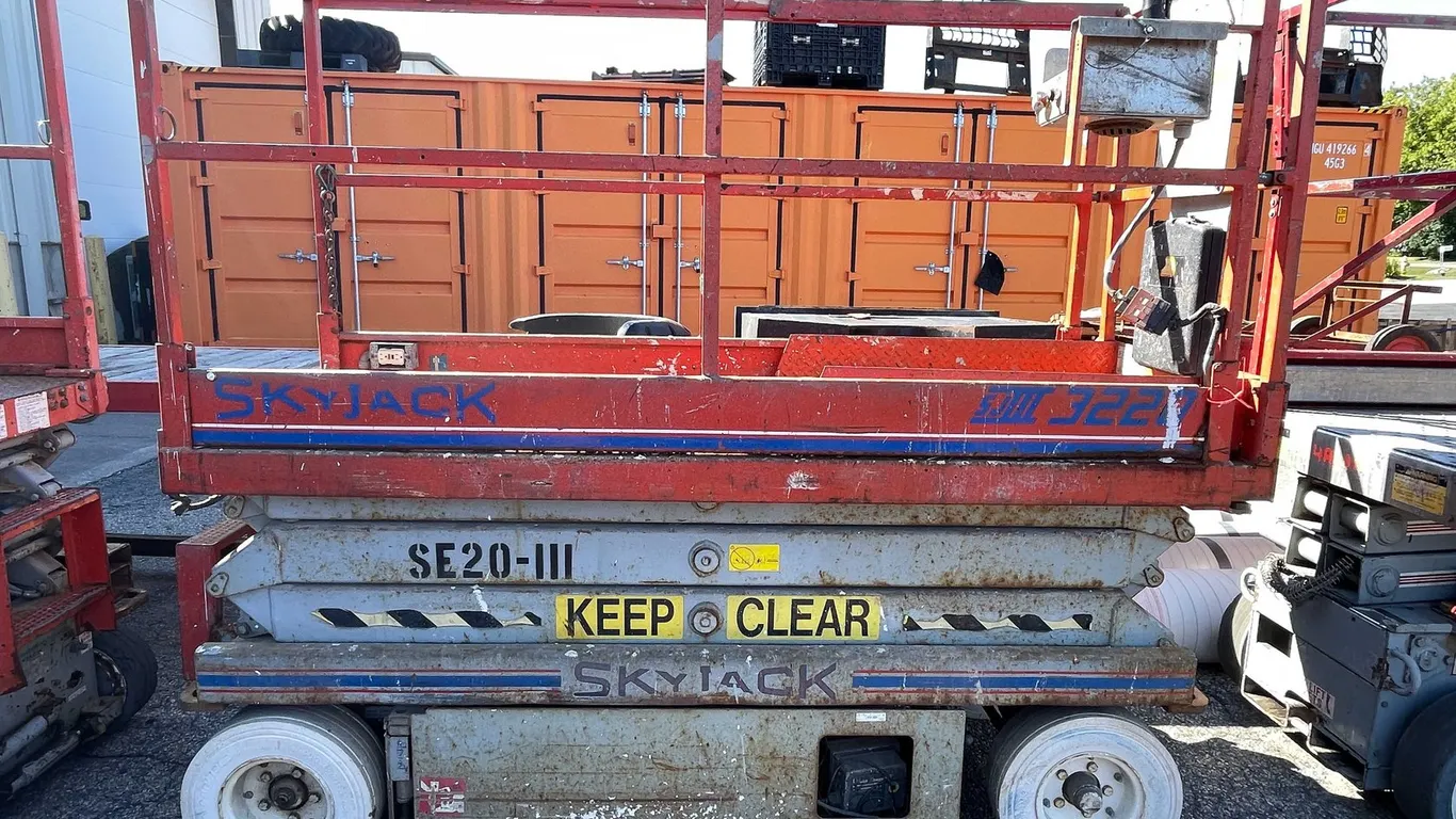 Skyjack 3220 Scissor Lift (03)