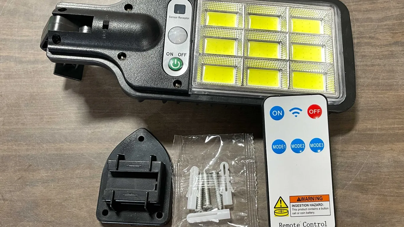 Solar Powered Street Lamp (CW)