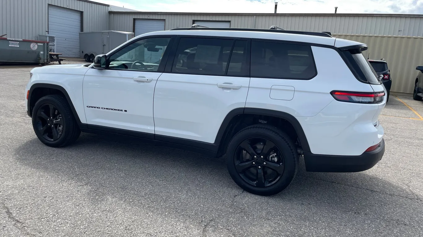 2025 Jeep Grand Cherokee Laredo WL (Has WI Title) (OF)