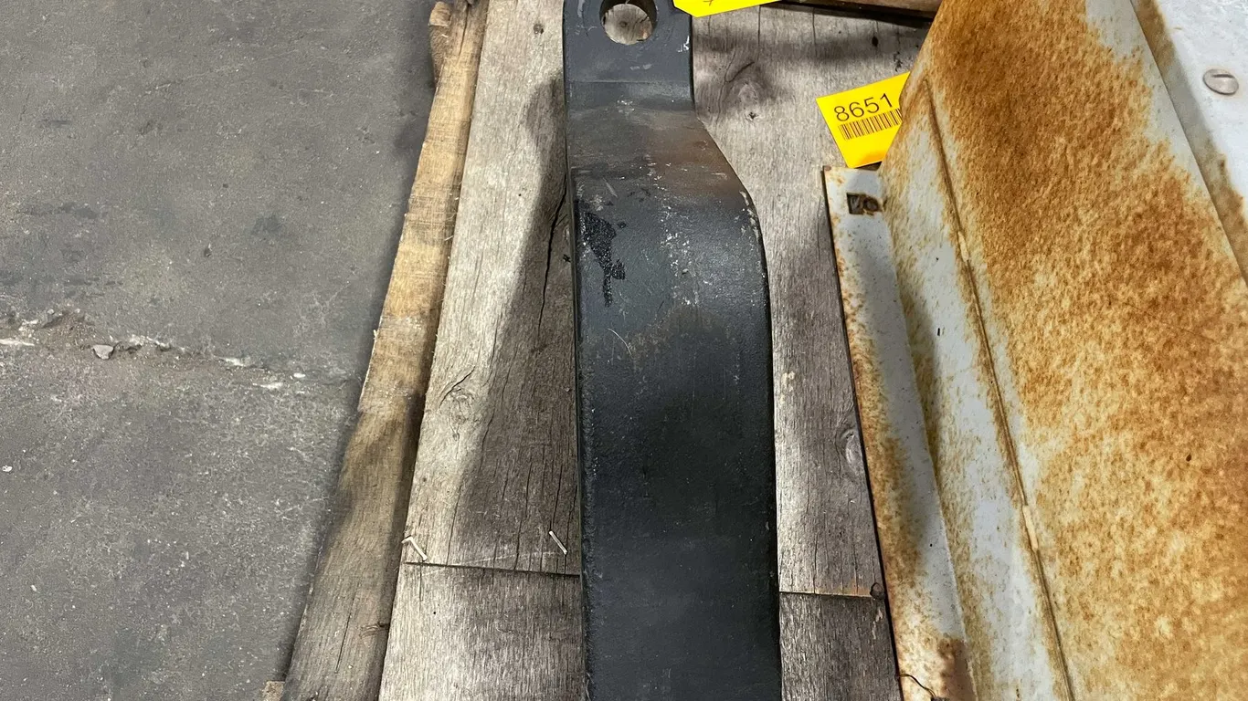 Trailer Receiver Hitch (Wall F)