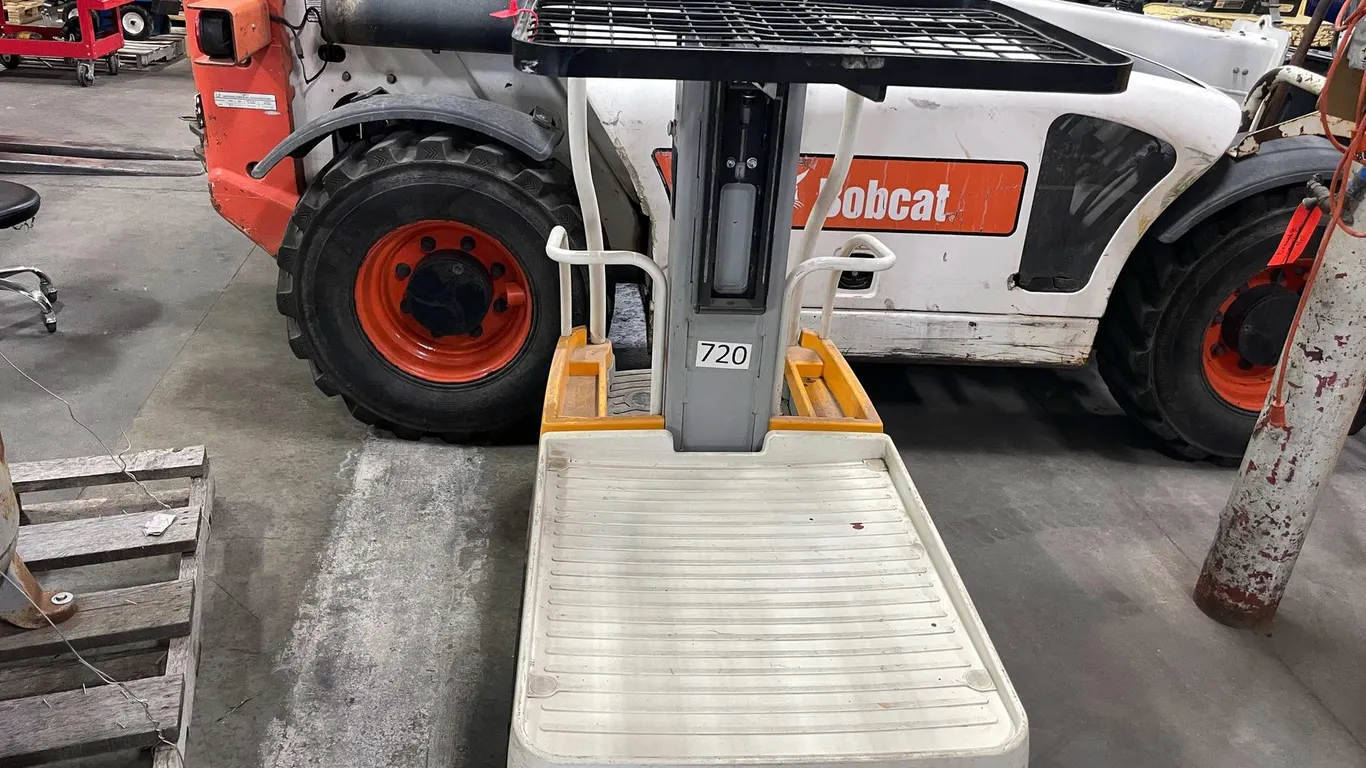 Crown WAV Aerial Lift (Wall G)
