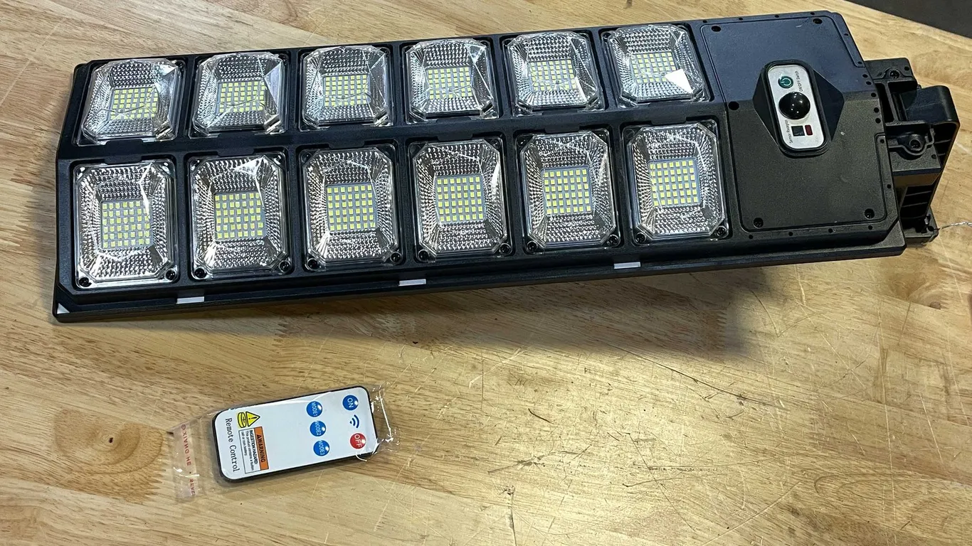 LED Parking Lot/ Yard Light (PR13)