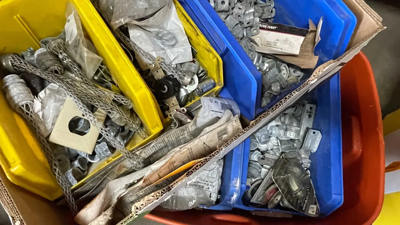 Box of Fastener Mounting Brackets (PR19)