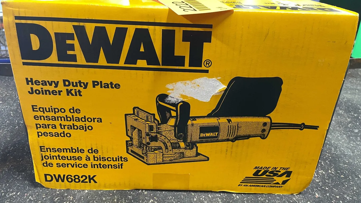 DeWalt Heavy-Duty 6.5 Inch Plate Jointer Kit (CW)