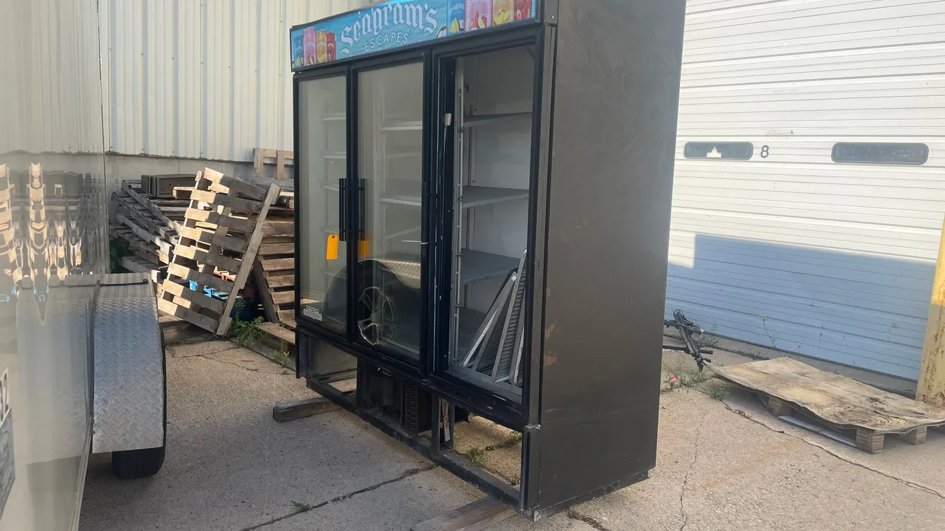 True Brand 3 Door Cooler (B)
