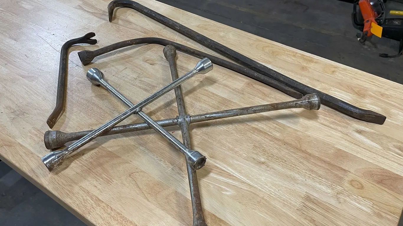 Tire Irons and Prybars (PR11)