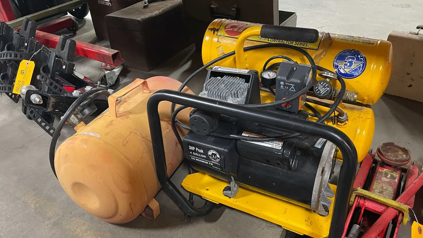 Air Tank and Air Compressor (PR10)