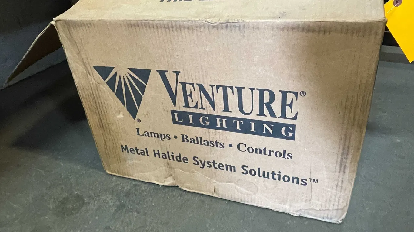Light Bulbs (PR17)