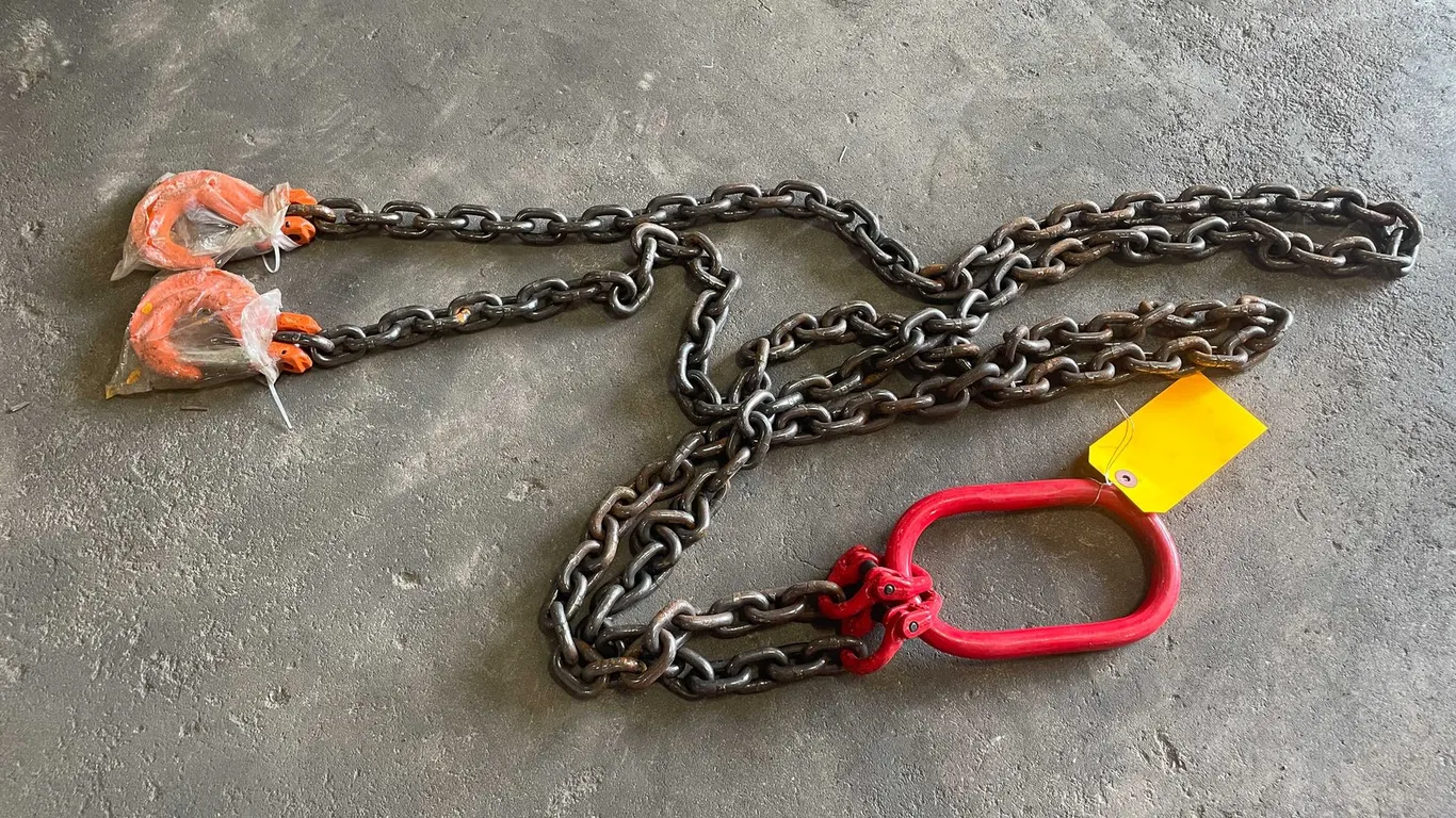 Chain with Hooks (O6)