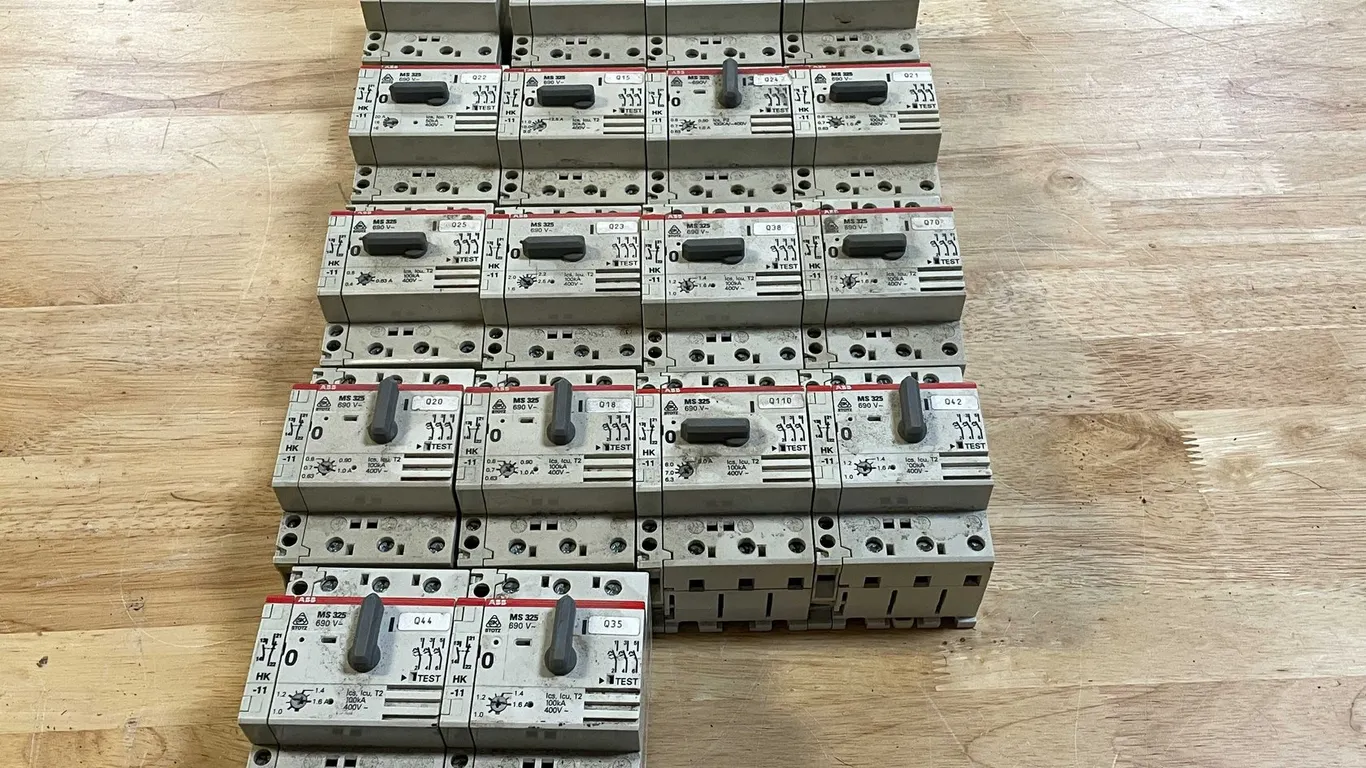 (18) ABB Contactors (PR1)