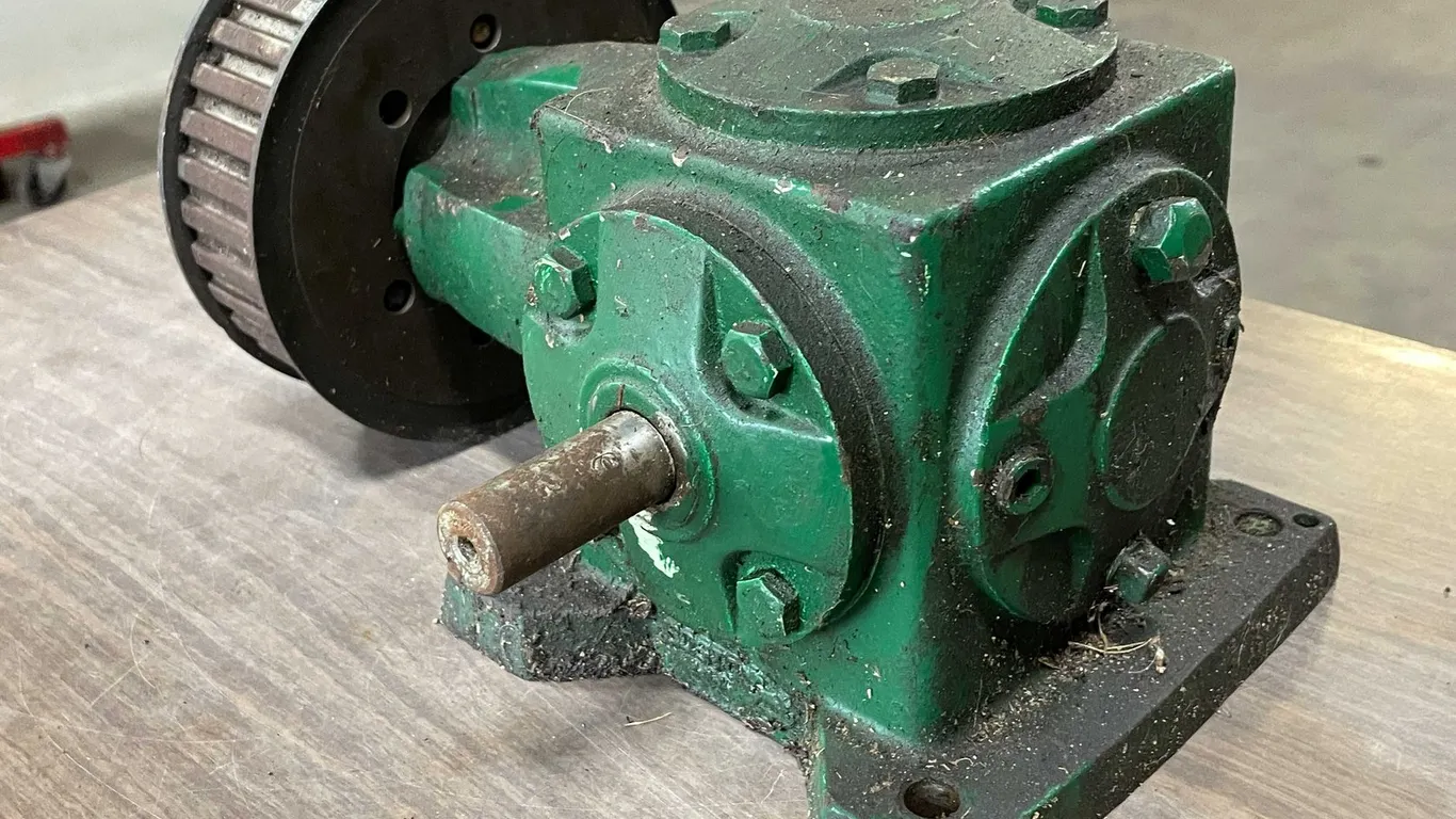 Boston Gear Box )PR9)