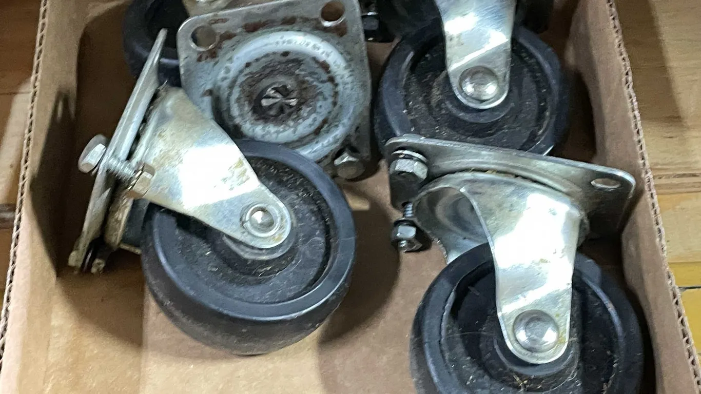 Pivoting Wheels (PR13)