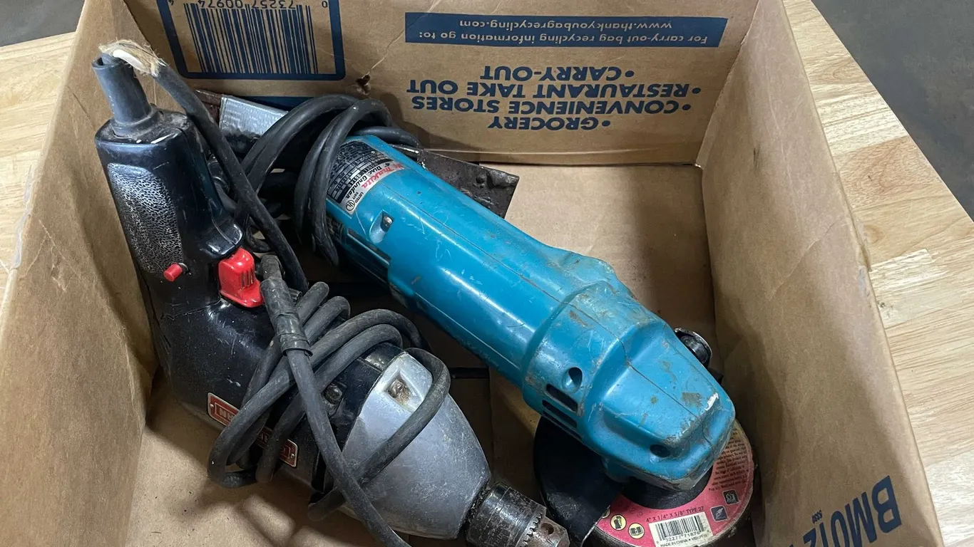 Craftsman Drill and Makita Angle Grinder (PR7)