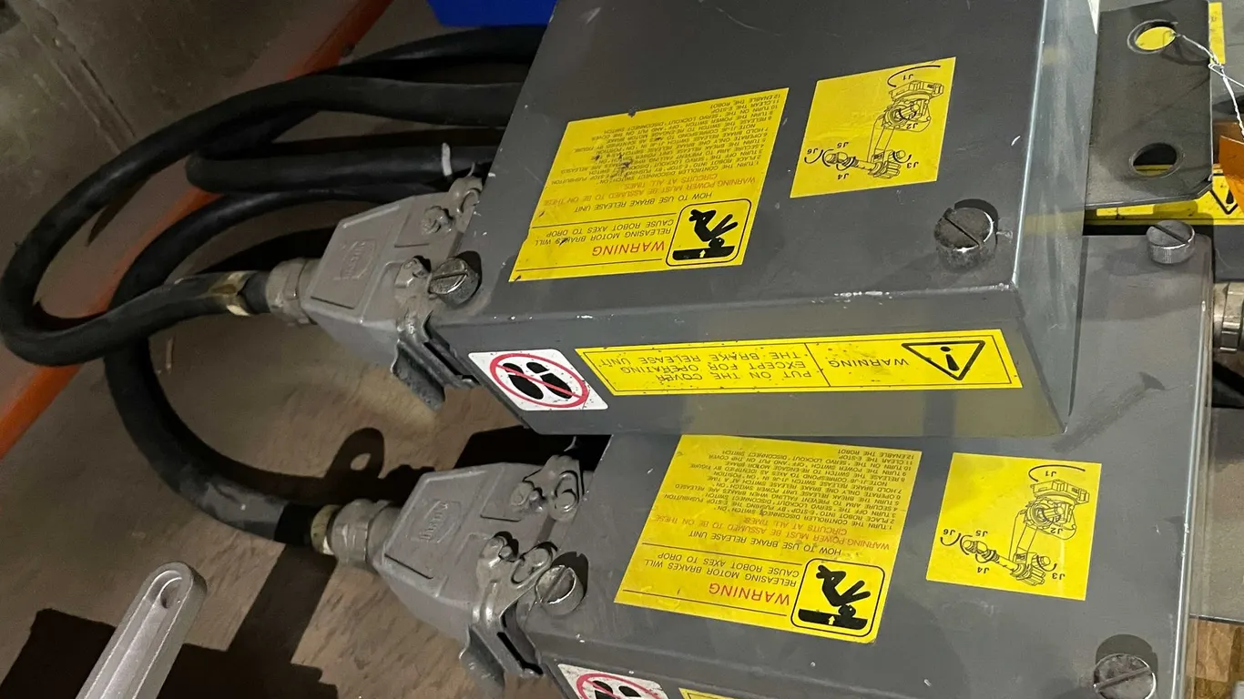 Lot of 2 Fanuc Controllers (PR5)
