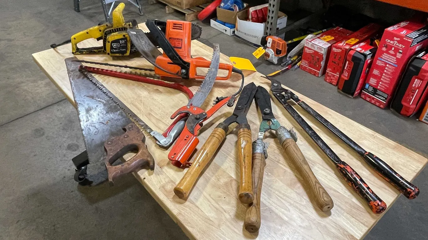 Garden and Lawn Tools (PR11)