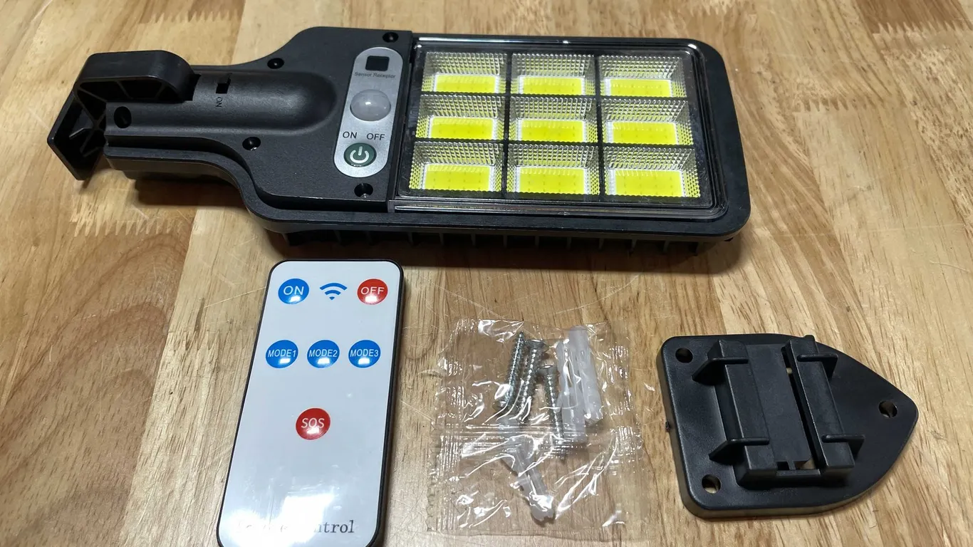 Solar Powered Street Lamp (CW)