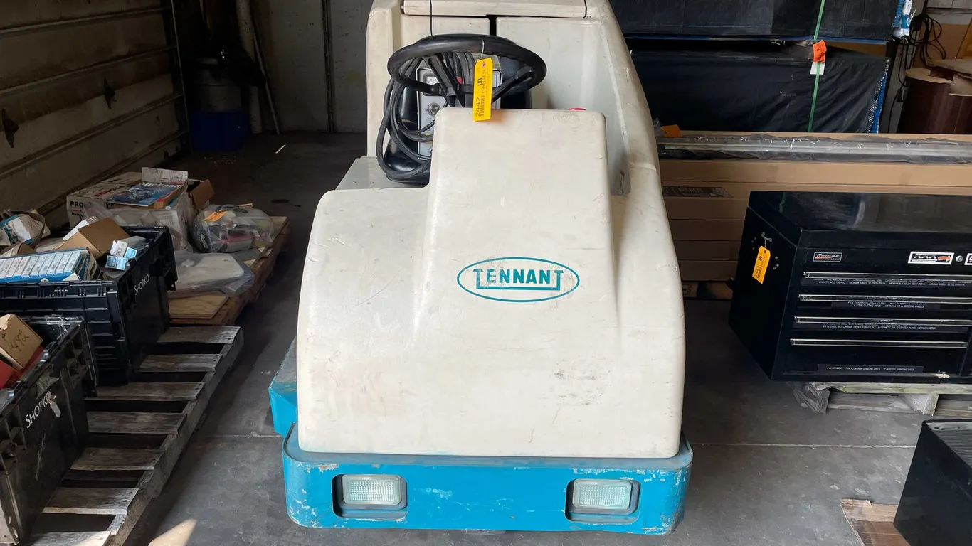 Tennant Floor Scrubber (E)