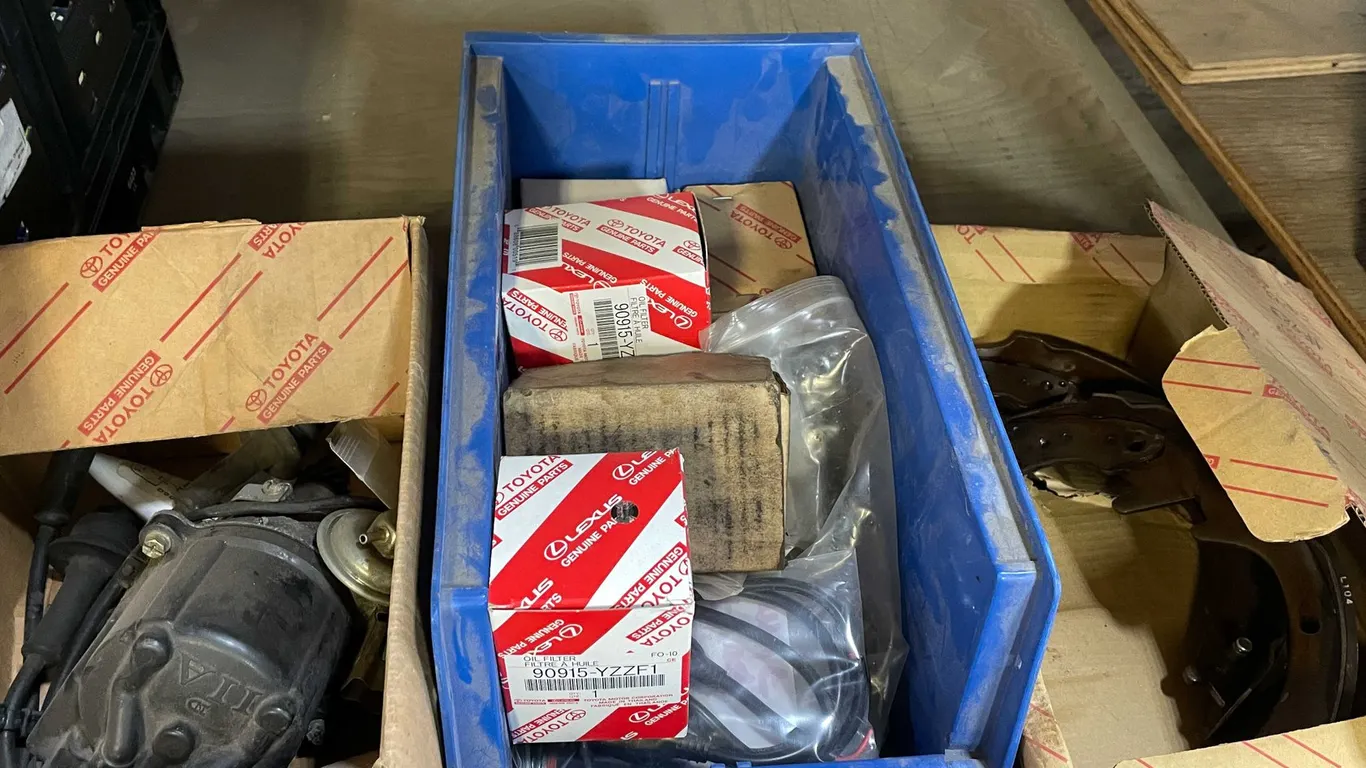 Lot of Toyota Forklift Parts (PR6)