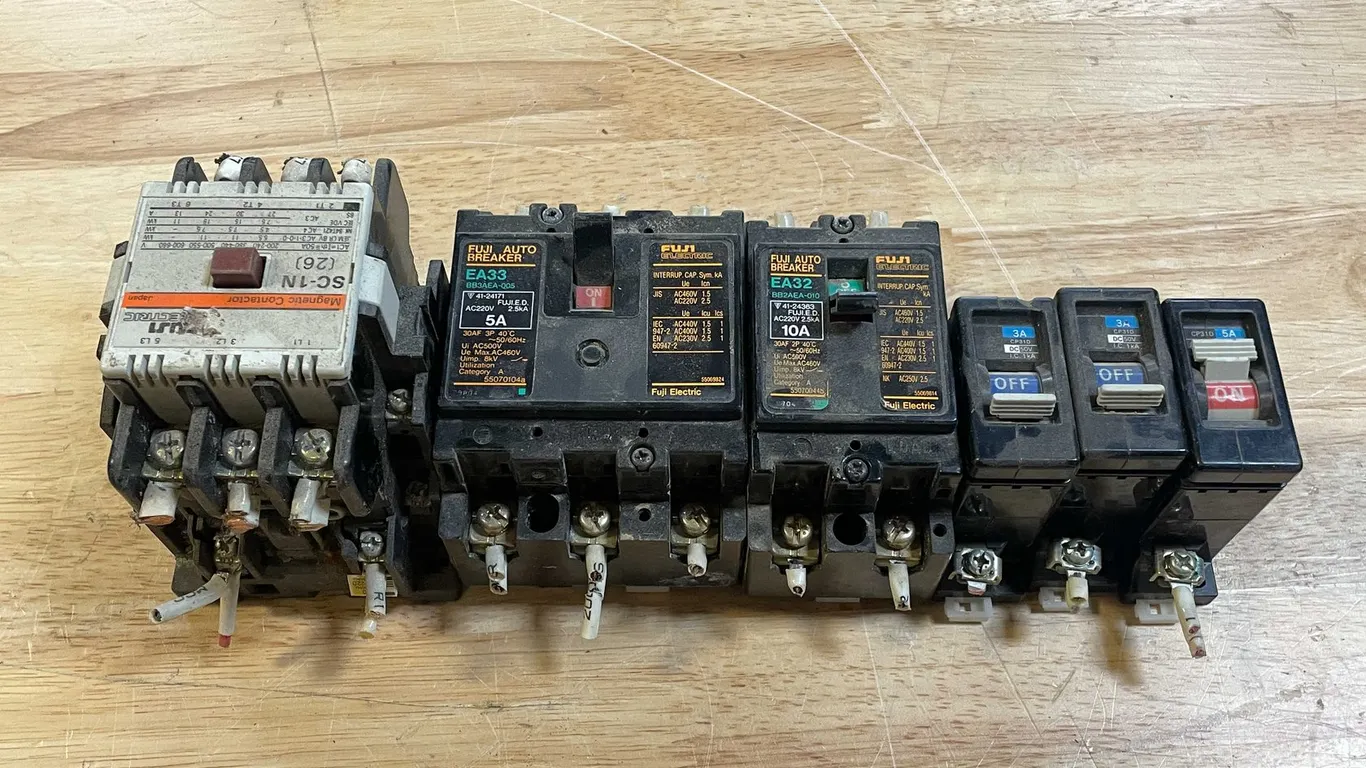 (6) Circuit Breakers (PR1)