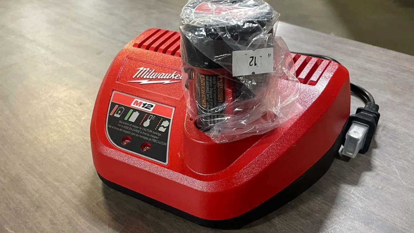 Milwaukee M12 Battery and Charger (PR8)