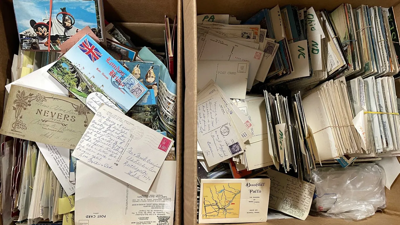 Unsearched Vintage Postcards (T2)
