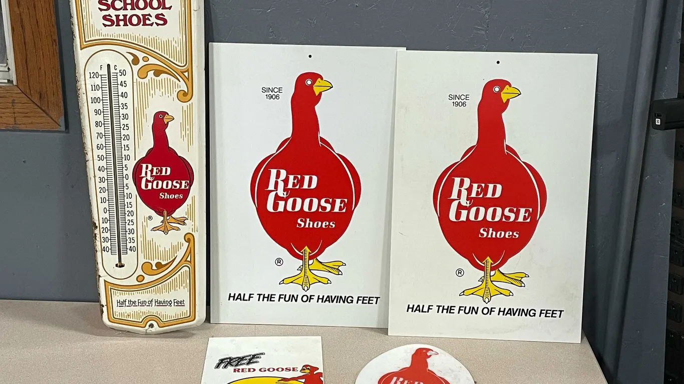Vintage Red Goose Advertising (T2)