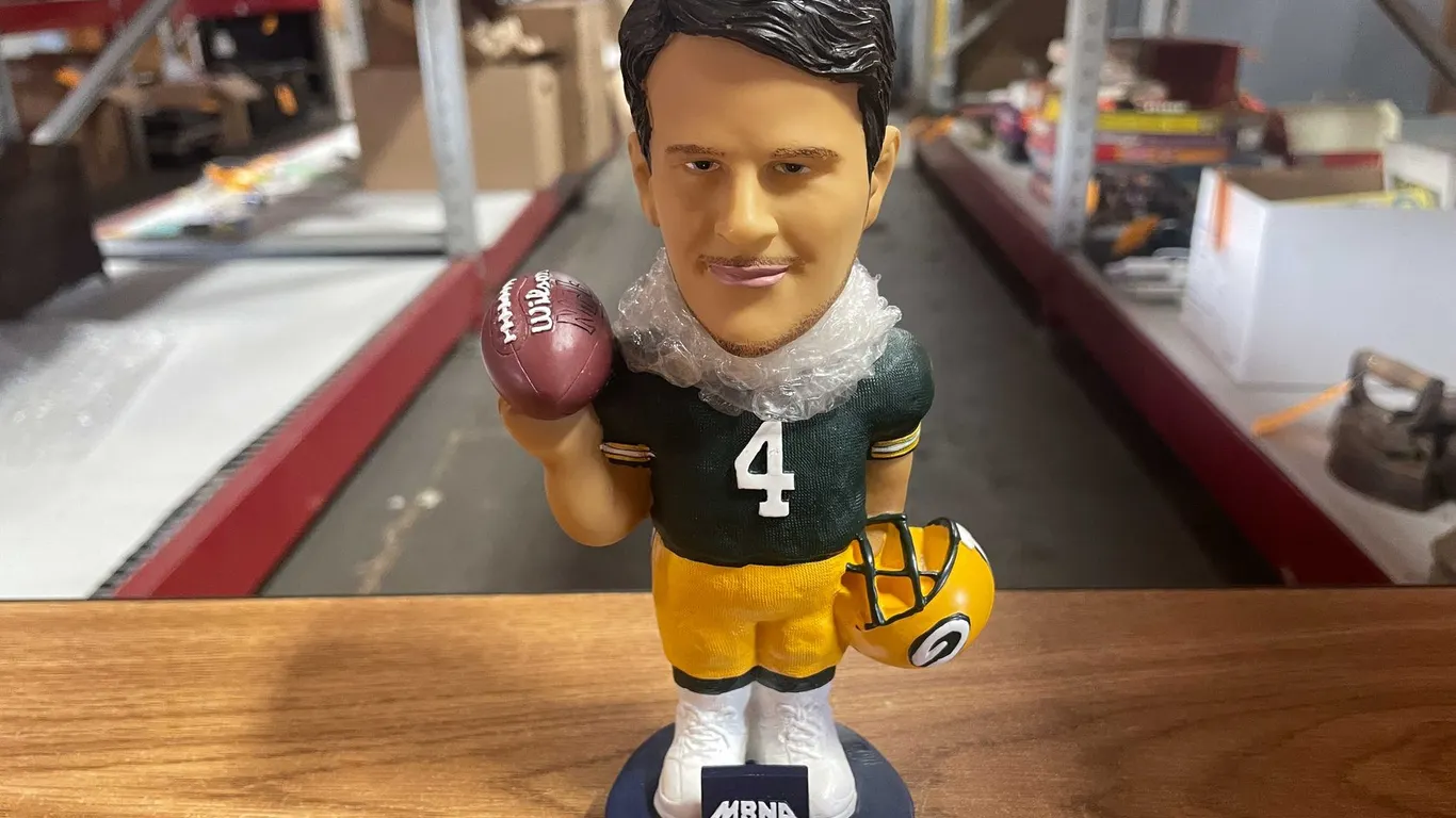 Brett Farve bobble head (T3)