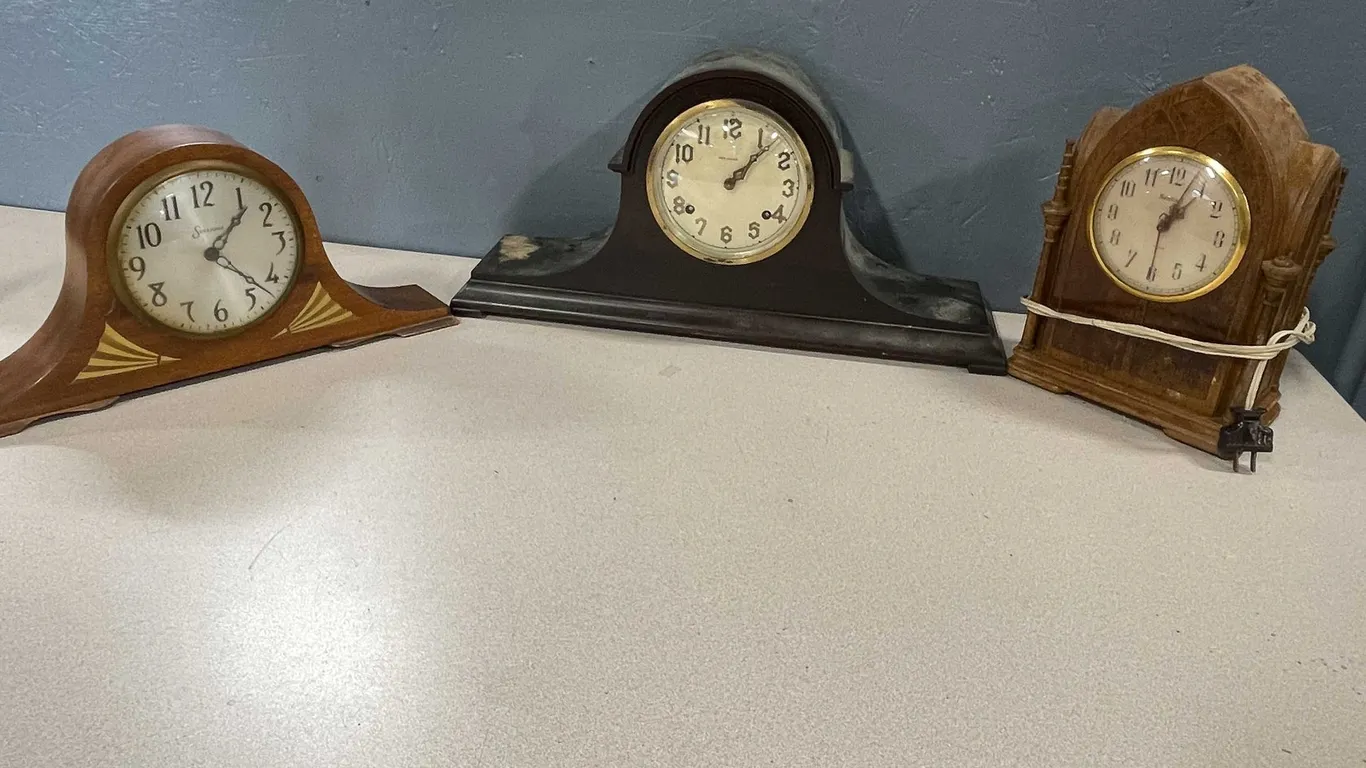 Wooden Mantel Clocks (T3)
