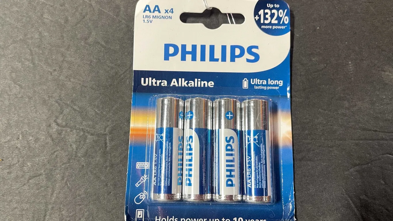 Phillips AA batteries (T3)