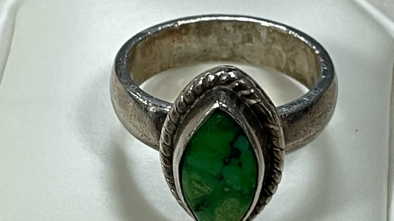 Vintage Southwestern Sterling Silver Ring With A Marquise Cut Green Turquoise Stone (FR1