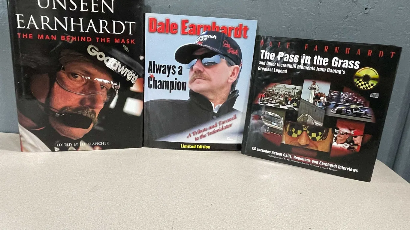 Dale Earnhardt Books (T4)